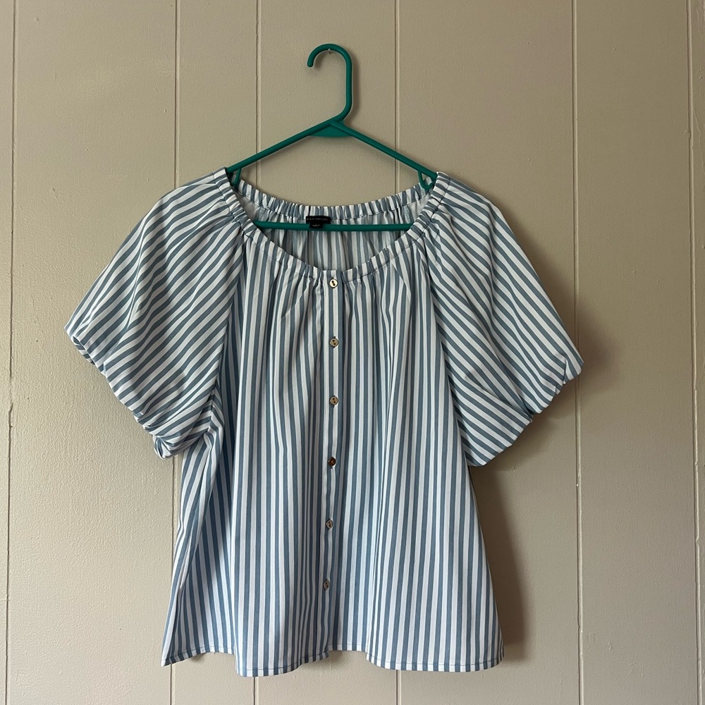 Ann Taylor Striped Blue and White blouse. Puff sleeves. Size Large. - Picture 3 of 10